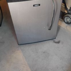 Sanyo Mini Fridge 