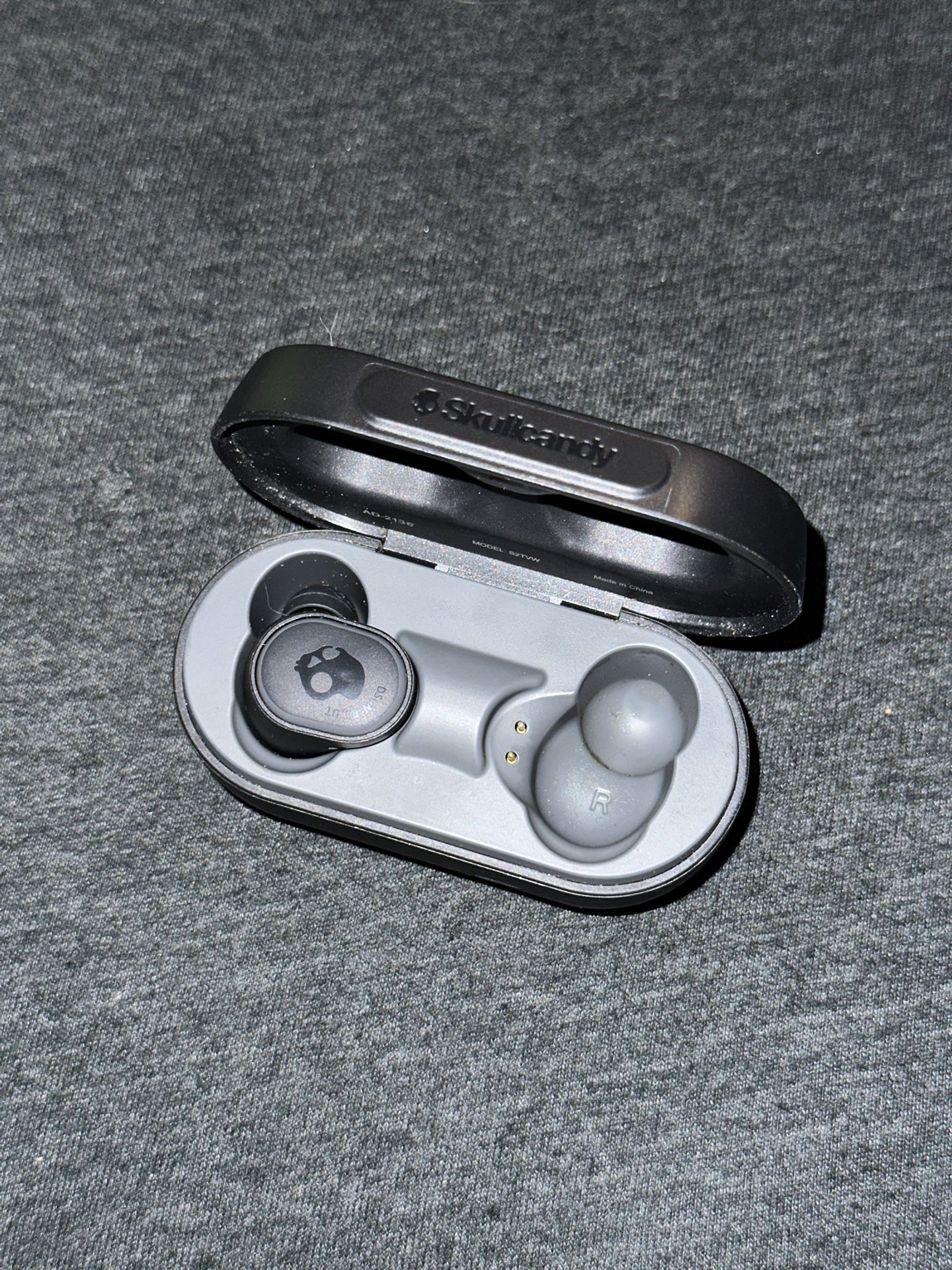 SkullCandy Headphone with case 