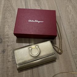 Salvatore Ferragamo Gold Leather Gancini Clutch Wallet Evening Bag Purse Chain