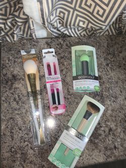 Makeup brushes all new