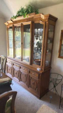 Table and chairs + hutch