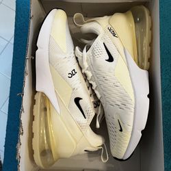 Nike Women’s Air Max 270 Sneakers Sz 8.5 NEW