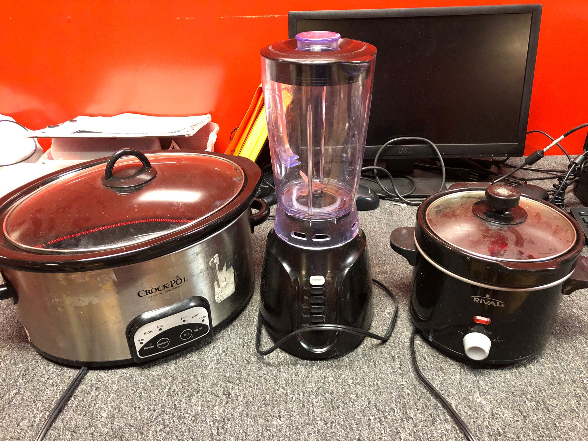 Crock pot, blender and small crocktop