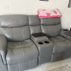 Reclinable leather couch