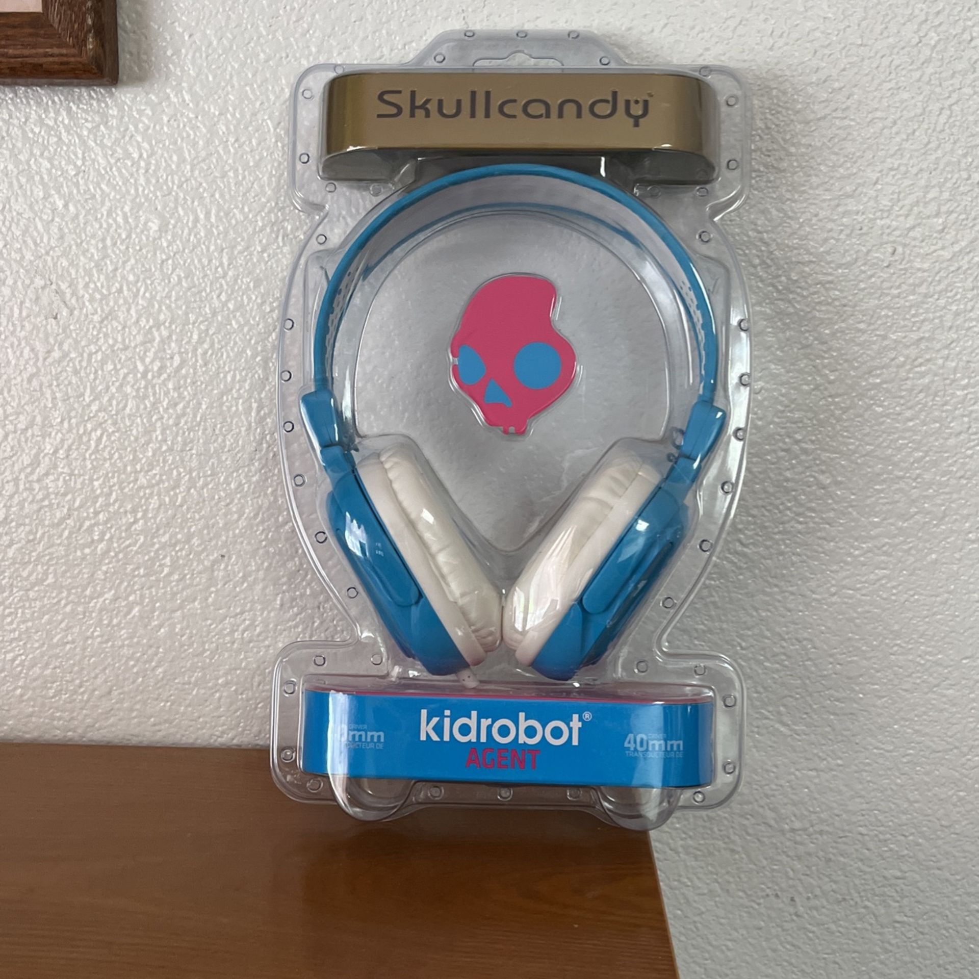 Kidrobot Agent x Skullcandy headphones 