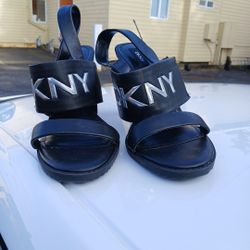 Women's Heels DKNY SIZE 10M