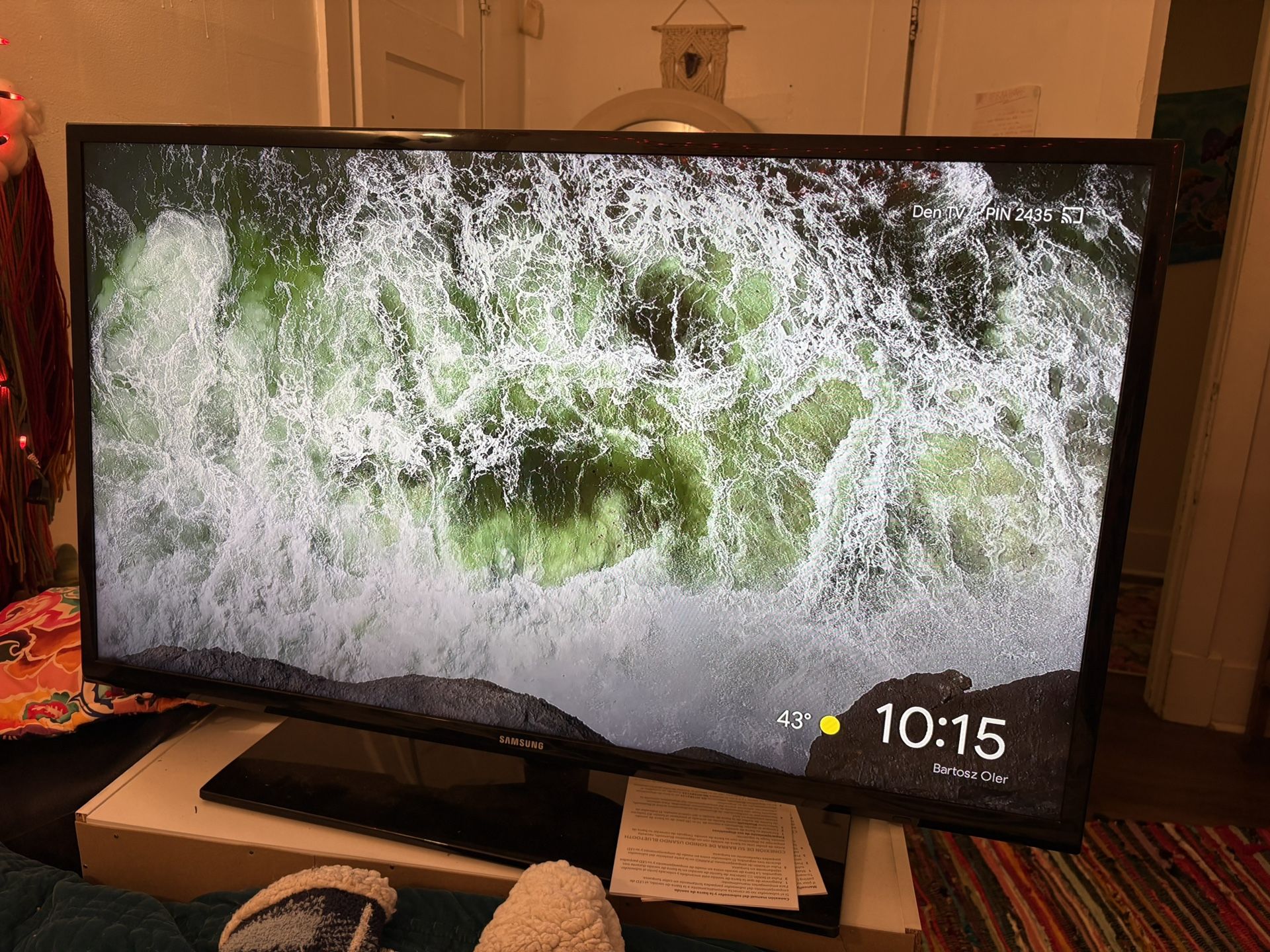 42" Samsung TV with Google Chromecast