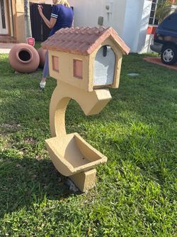 Decorative mail box