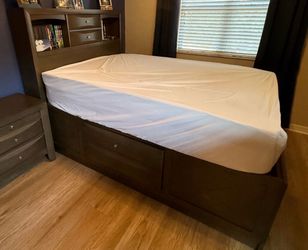 Full size bed set