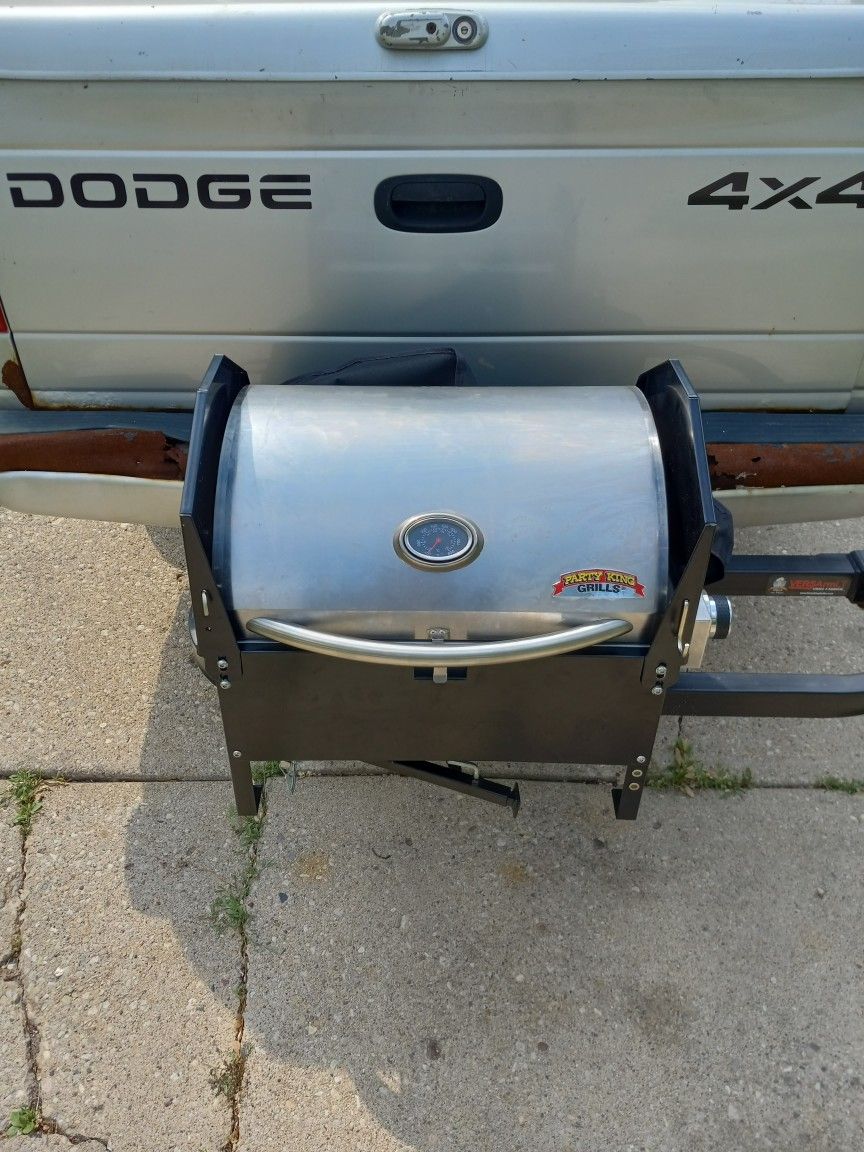 BBQ Grill Hitch Mounted