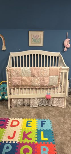 Graco Hadley Crib + Toddler  Mattress Bundle with Grace 3-Piece Crib Bedding Set by ThePeanutShell
