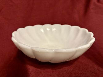 Milk Glass Swirl Serving Bowl