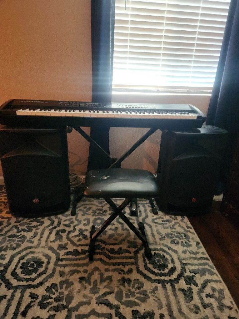 Roland Rd-700 Sx Keyboard Bundle