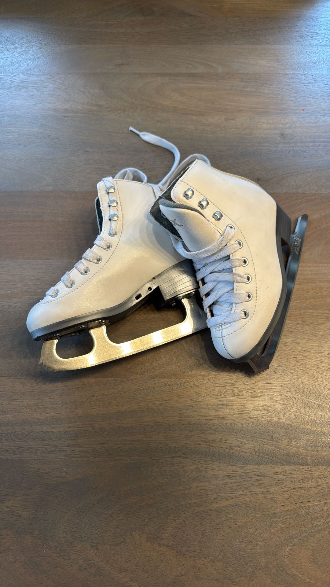 DBX Light Ice Skates