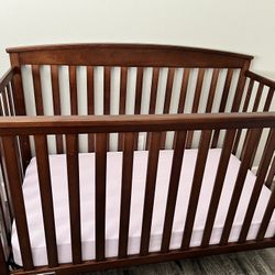 Delta Kids Crib 4-1 Brand New With New Mattress