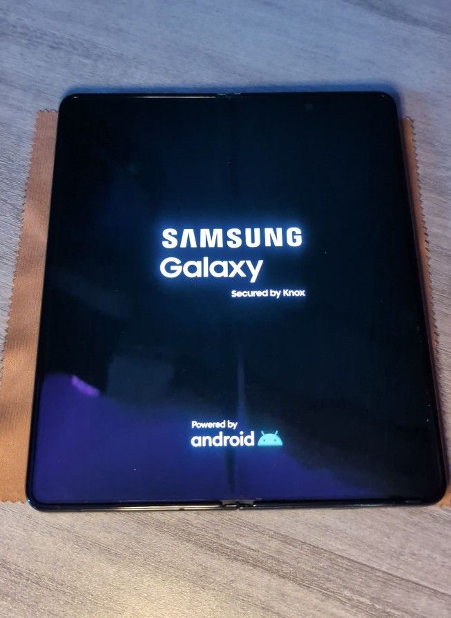 Samsung Galaxy Z Fold 5 $1100 512GB NEAR MINT CONDITION