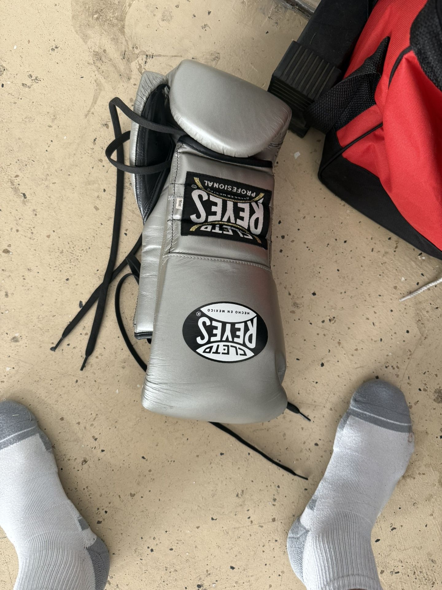 16 Oz Lace Up Cletos