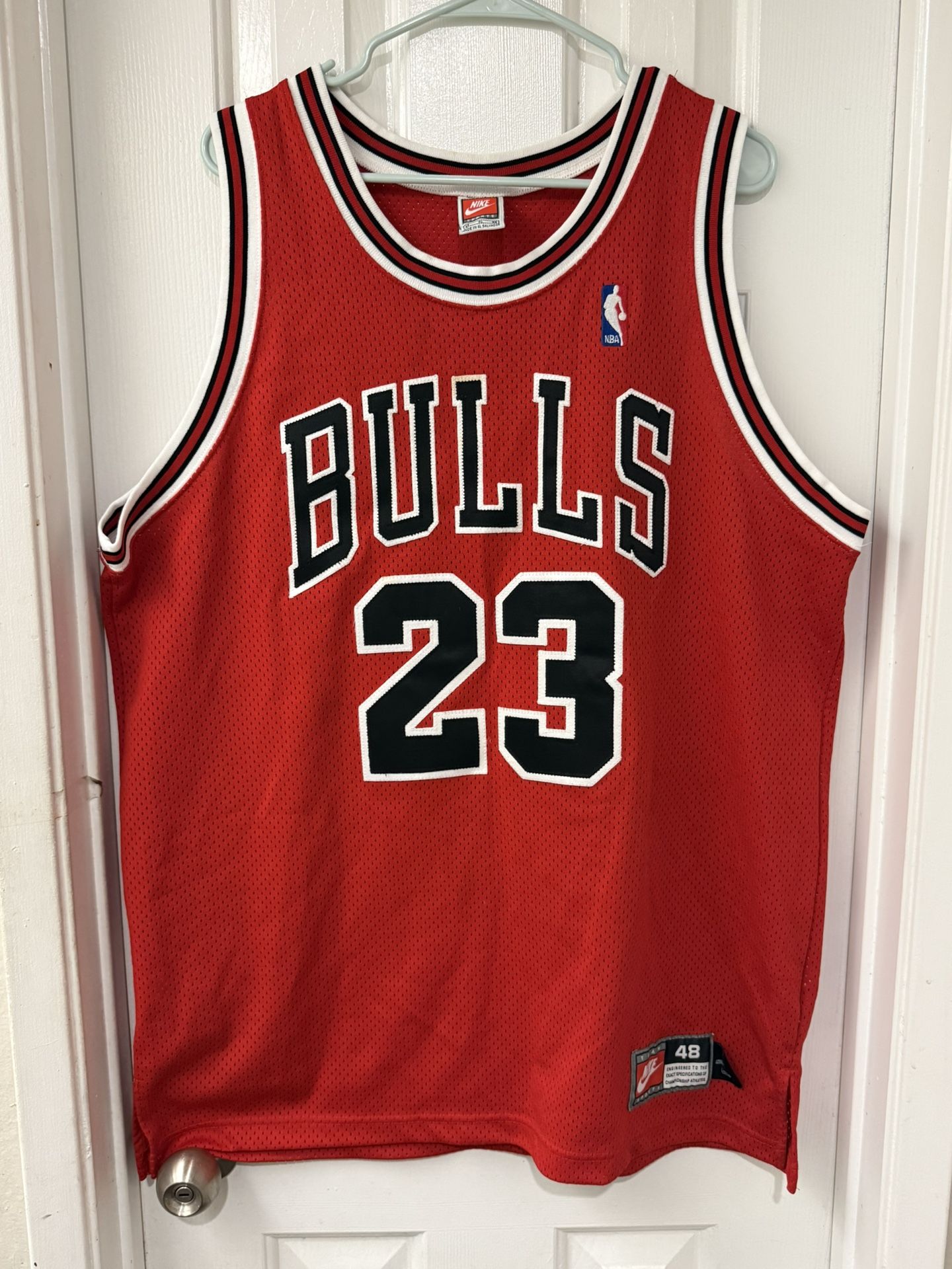 Michael Jordan Vintage 1997 Bulls Jersey Team Nike Sports Size 48 Never Worn