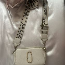 white marc jacob’s tote bag, slightly used some visible marks