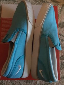 Nike kids 1Y shoes blue (brand new)