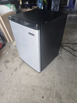 Mini Fridge (Magic Chef)