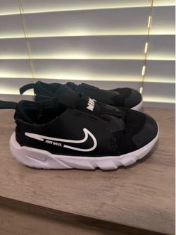 Boys / girls nike shoes