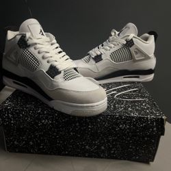 Jordan 4 Military black 