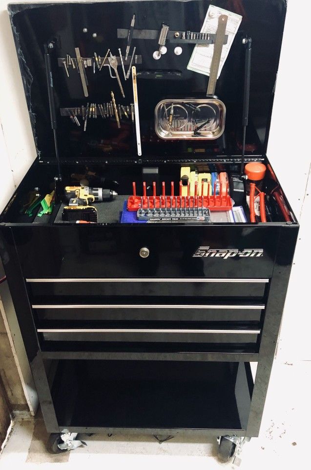 SNAP ON Tool Cart.