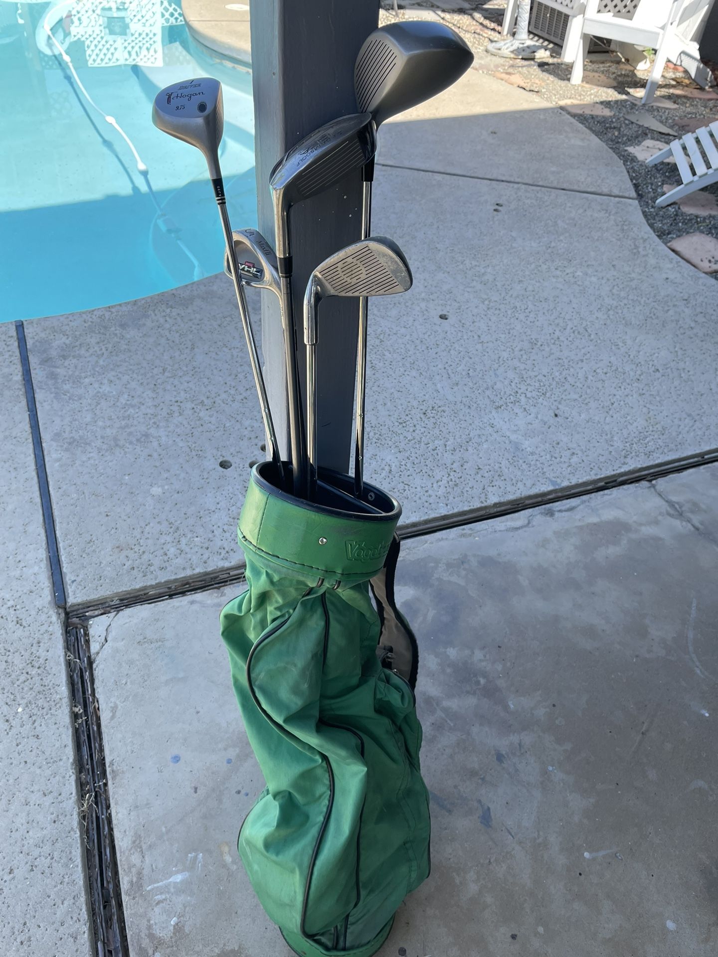 Golf bag+ clubs (5)