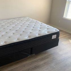 Queen Size Hybrid Mattress _10/12 Inch, Clean And Comfortable 