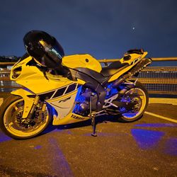 Yamaha R1