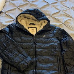 Young Men's Hollister puffer Jacket for Sale in Kenilworth, NJ - OfferUp