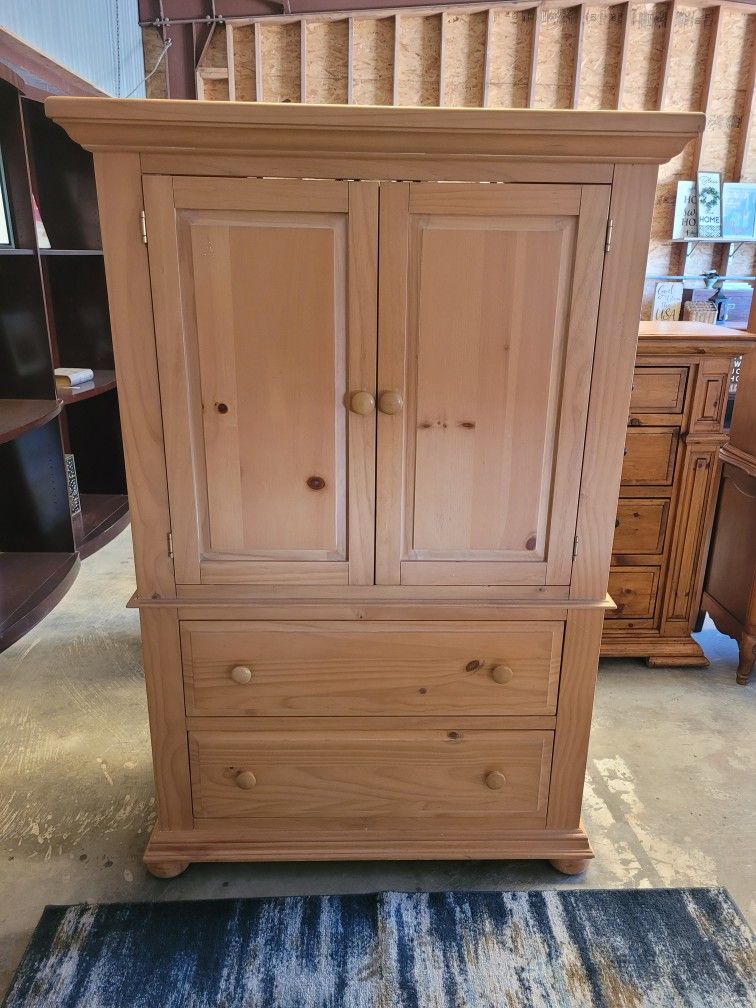BROYHILL CABINET