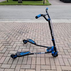Flicker CARVER C3  wiggle scooter