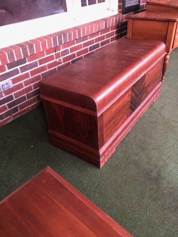 Vintage 1940s Roos Sweetheart Chest