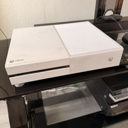 Xbox One Console White In Good Condition