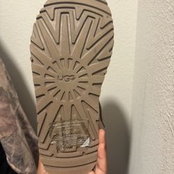 Women’s Uggs Size 8