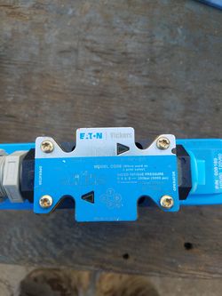 hydraulic valve with pressure ajustment