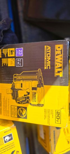 NEW DEWALT 20V 23g pin nailer