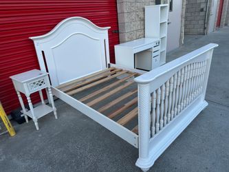 Pottery barn Full size bedroom set.