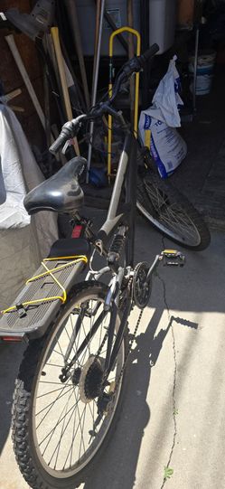 Bicicleta pague 60 dls por llanta cablesy portabultos