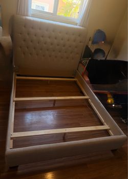 Tufted queen bed frame