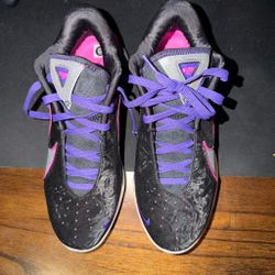 LeBron 22 “Blacklight”