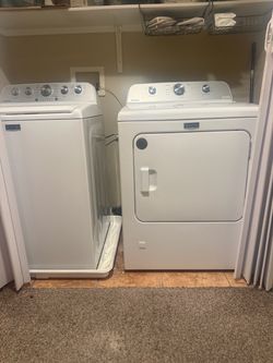Maytag Washer & Gas Dryer Set
