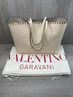 Valentino Garavani Rockstud Large Leather Shopping Tote Bag (A1D033198)