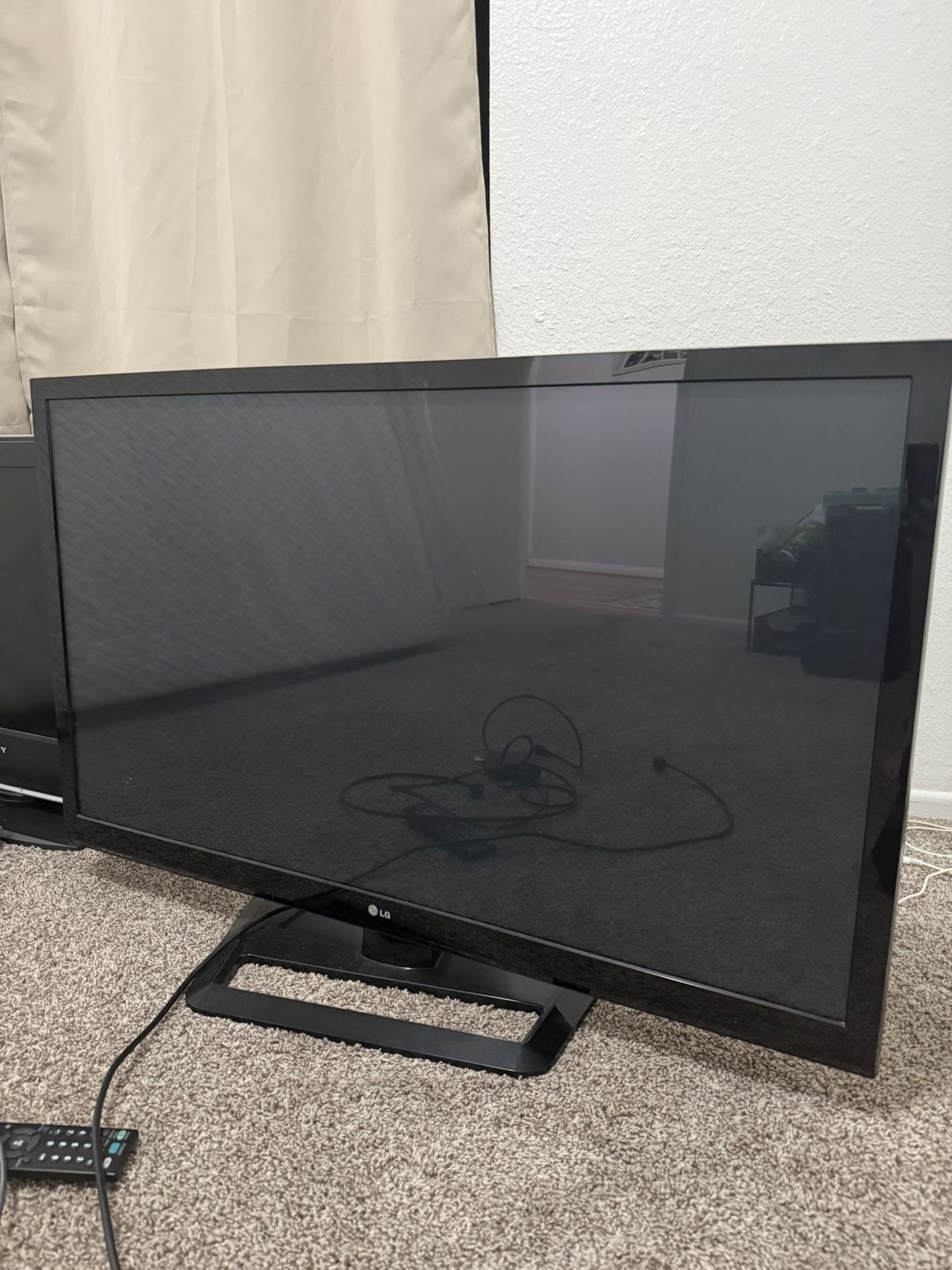 40 Inch LG TV & Apple TV