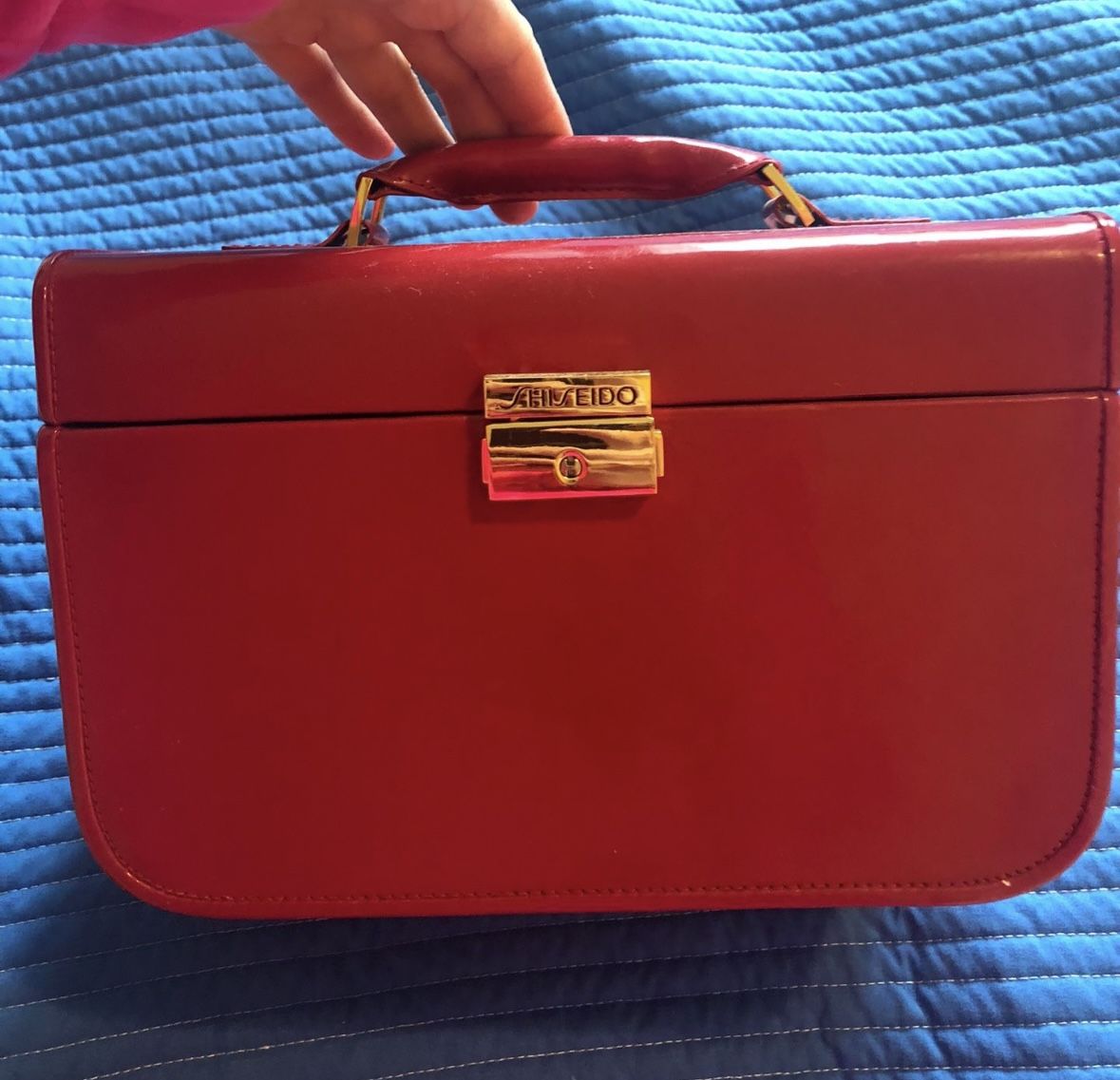 Shiseido Red Faux Leather Cosmetic/Makeup Train Travel Case Vintage with key. Mint