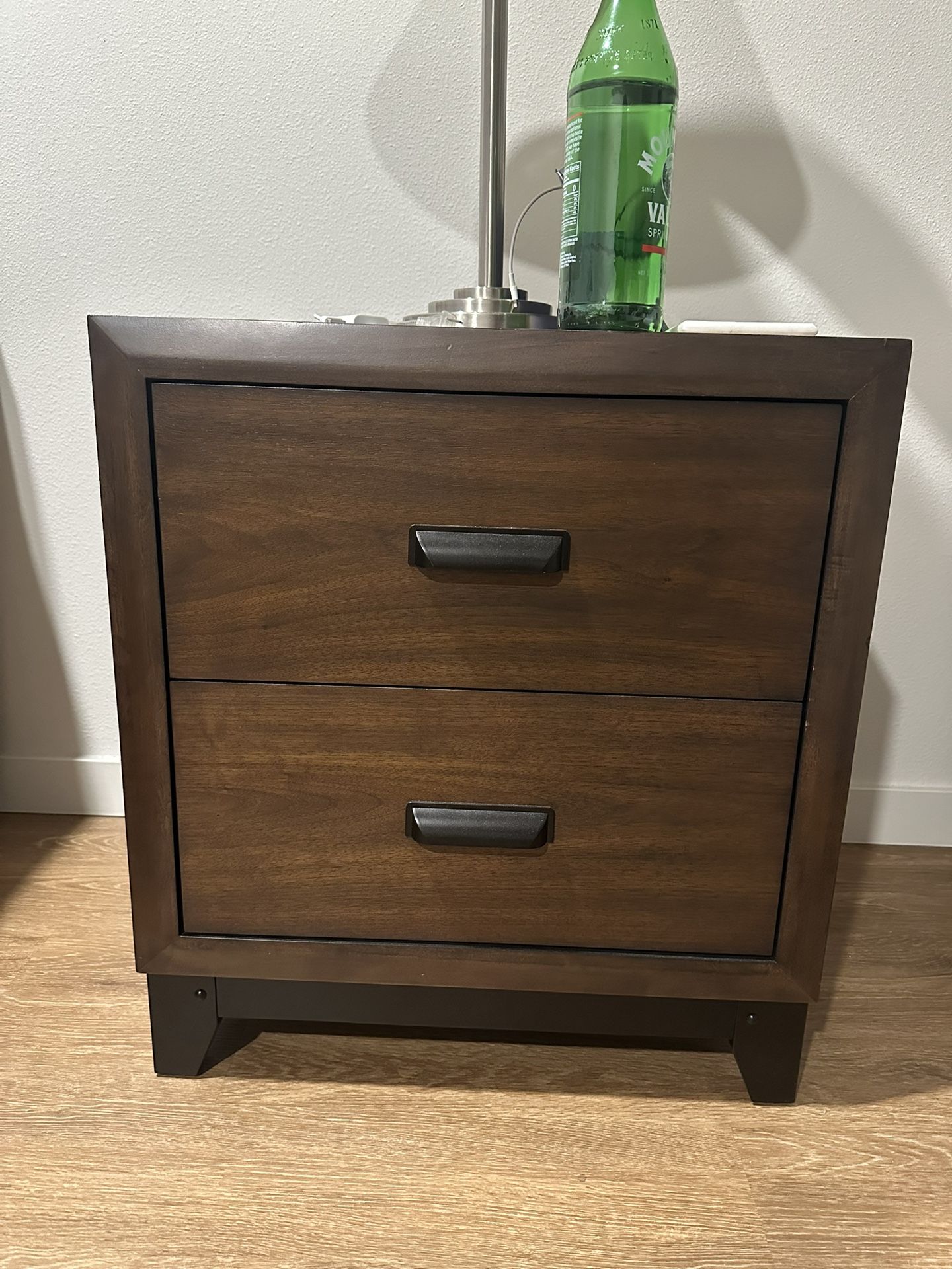 SEMI- NEW: 1 Wood polished Night Stand Has 2- Drawer
