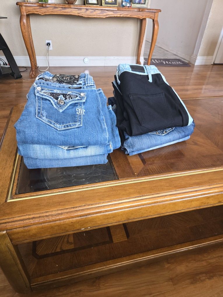Women's levis, various brands sizes, 24and 25