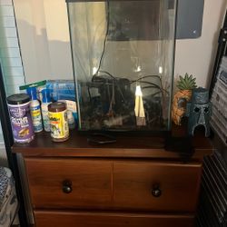 10 Gal Fish Tank With Supplies